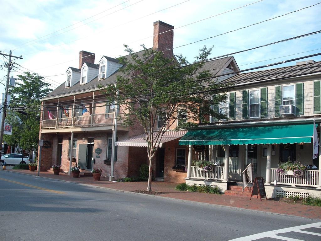 Inn Old Brick